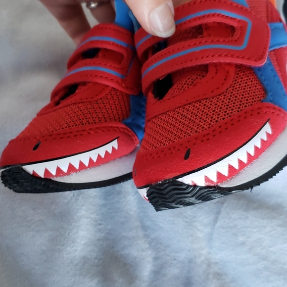 Wonder Nation Dinosaur Sneakers - Picture 6 of 8